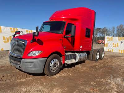 International LT625 Sleeper Semi Truck