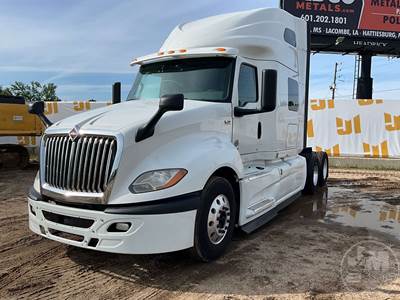 International LT625 Sleeper Semi Truck