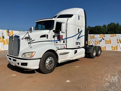 Kenworth T600 Sleeper Semi Truck
