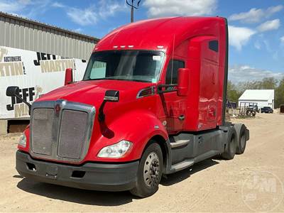 Kenworth T680 Sleeper Semi Truck