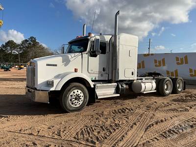 Kenworth T800 Sleeper Semi Truck
