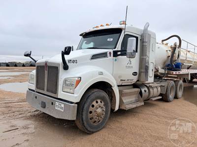 Kenworth T880 Sleeper Semi Truck