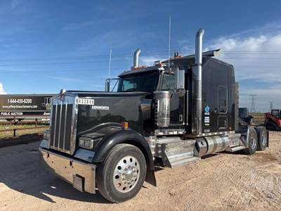 Kenworth W900 Sleeper Semi Truck