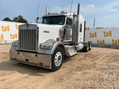 Kenworth W900 Sleeper Semi Truck