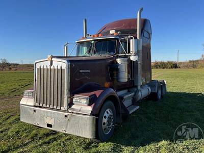 Kenworth W900L Sleeper Semi Truck