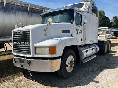 Mack CH613 Sleeper Semi Truck