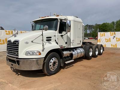 Mack Pinnacle CXU613 Sleeper Semi Truck