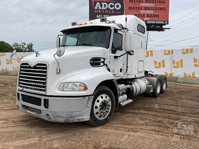 Mack Pinnacle CXU613 Sleeper Semi Truck