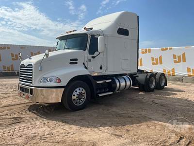 Mack Pinnacle CXU613 Sleeper Semi Truck