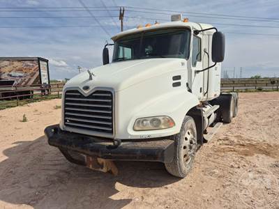 Mack Vision CX613 Sleeper Semi Truck