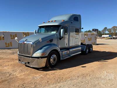 Peterbilt 387 Sleeper Semi Truck