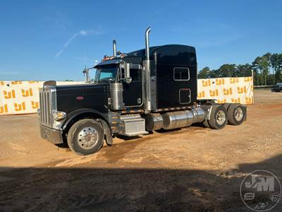 Peterbilt 388 Sleeper Semi Truck