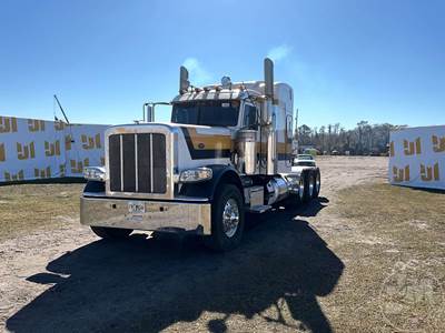 Peterbilt 389 Sleeper Semi Truck