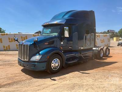 Peterbilt 579 Sleeper Semi Truck