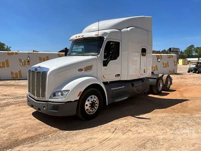 Peterbilt 579 Sleeper Semi Truck
