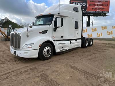 Peterbilt 579 Sleeper Semi Truck