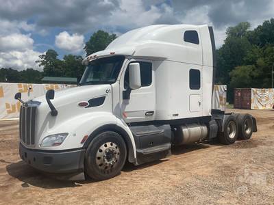 Peterbilt 579 Sleeper Semi Truck