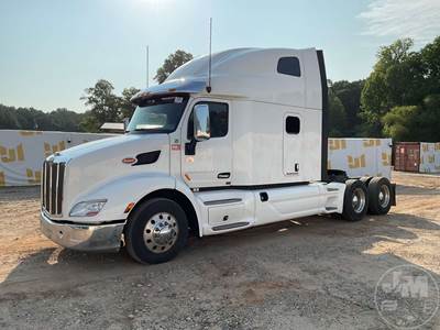 Peterbilt 579 Sleeper Semi Truck