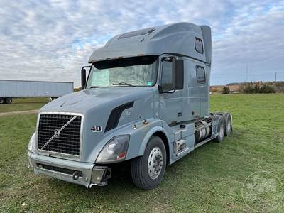 Tandem Axle Truck Tractor, Volvo, 6VTXH12 150S, HP 465, Eaton Fuller, 13 Speed,