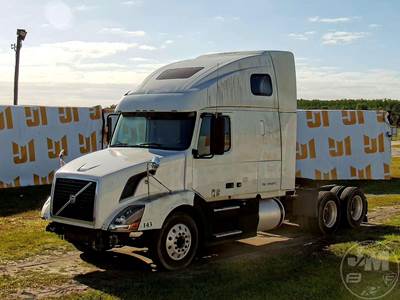 Volvo VNL Sleeper Semi Truck