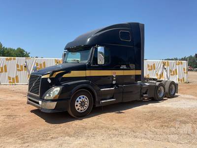Volvo VNL Sleeper Semi Truck
