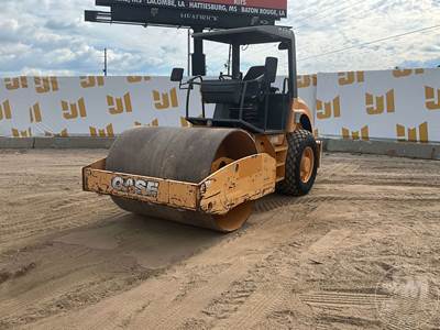 Case SV 208 Smooth Drum Roller Compactor