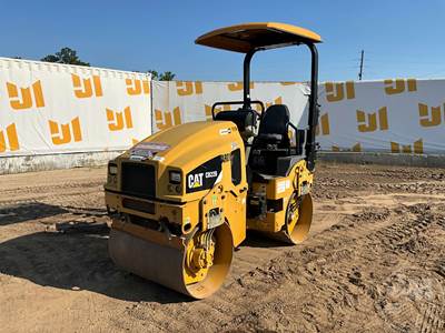 Caterpillar CB22B Smooth Drum Roller Compactor