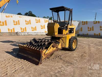 Caterpillar CP323 Smooth Drum Roller Compactor