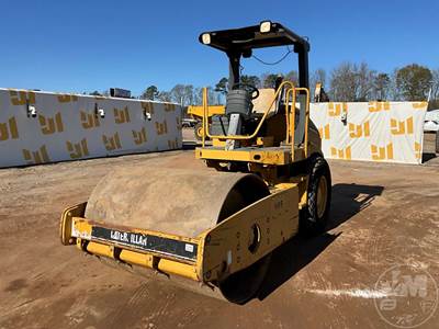 Caterpillar CS423E Smooth Drum Roller Compactor