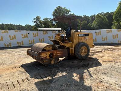 Caterpillar CS433C Smooth Drum Roller Compactor