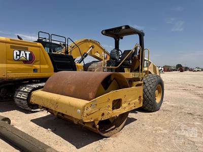 Caterpillar CS56 Smooth Drum Roller Compactor