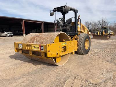 CS56B Smooth Drum Roller Compactor