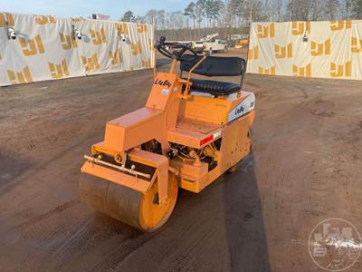 LeeBoy 300 Smooth Drum Roller Compactor