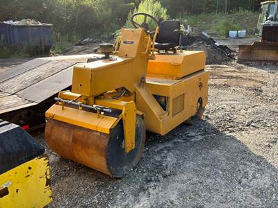 LeeBoy Smooth Drum Roller Compactor