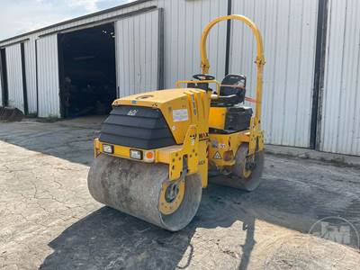 AR26 Smooth Drum Roller Compactor
