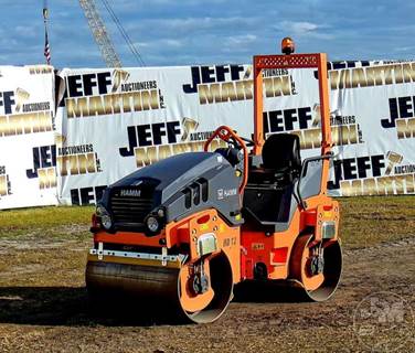 HD12VV Smooth Drum Roller Compactor