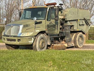 International 4200 Sweeper Truck