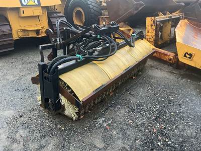 Caterpillar BA25 Sweeper