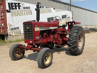 International FARMALL F 756 Tractor