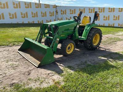 John Deere 3032E Tractor