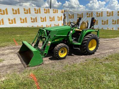John Deere 3032E Tractor