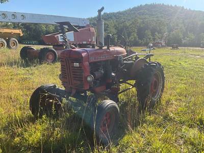 McCormick FARMALL 100 Tractor