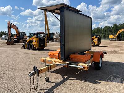 Solar Tech Traffic Control / Arrow / Message Board