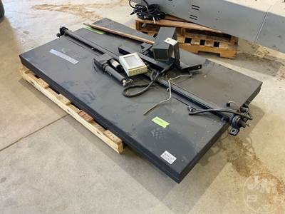 VER-MAC TM-548/B5GC Traffic Control / Arrow / Message Board