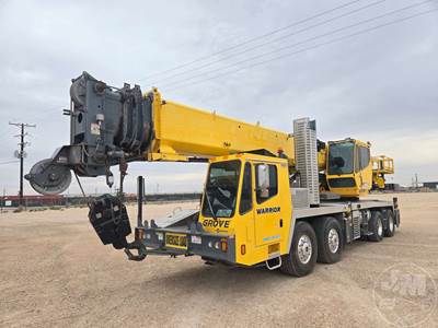 Grove 700E Truck-Mounted Boom / Crane