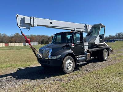 International 4300 Truck-Mounted Boom / Crane