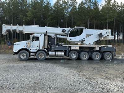 Kenworth T800 Truck-Mounted Boom / Crane