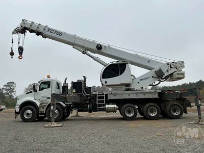 Kenworth T880 Truck-Mounted Boom / Crane