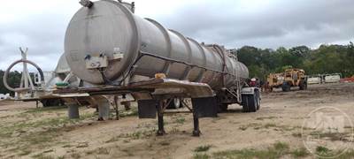 Fruehauf Vacuum Tank Trailer