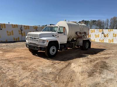 Ford F-800 Water Truck